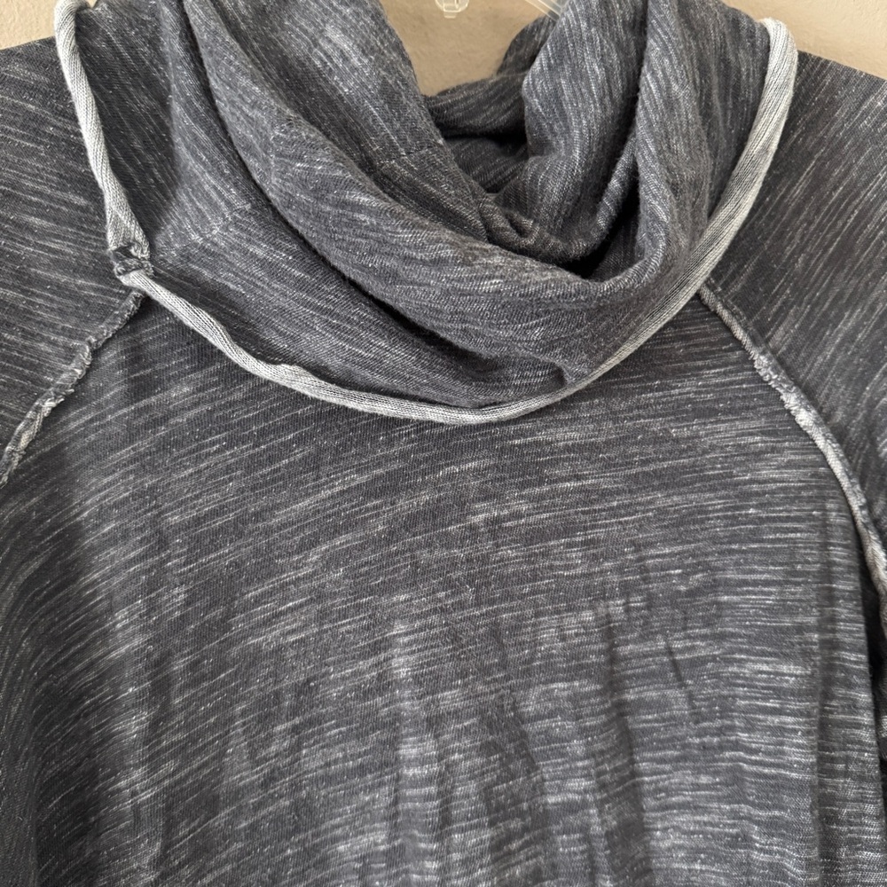 Free People Coccon Cowl Neck Pull over Top size S - Picture 7 of 9